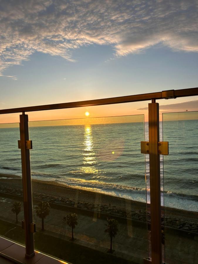Zeyton Hotel Batoemi Buitenkant foto